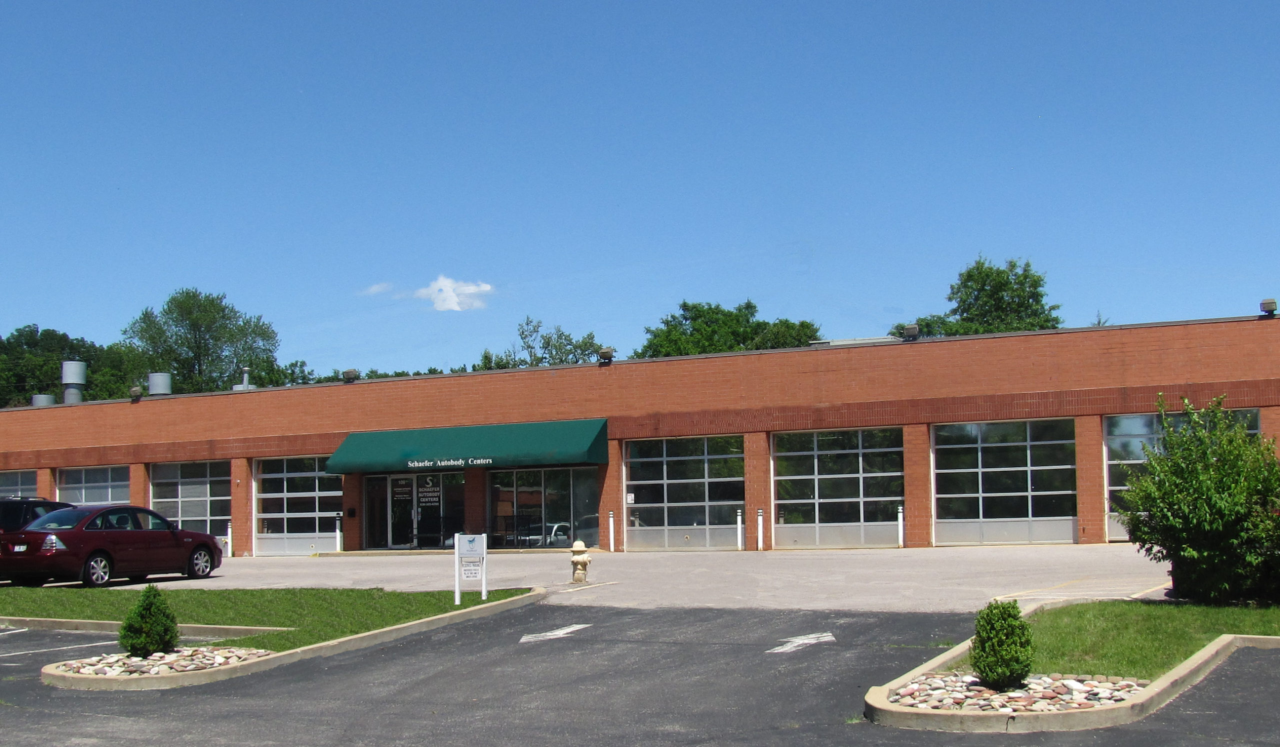 Exterior of Schaefer Auto Body Shop in Ellisville, MO