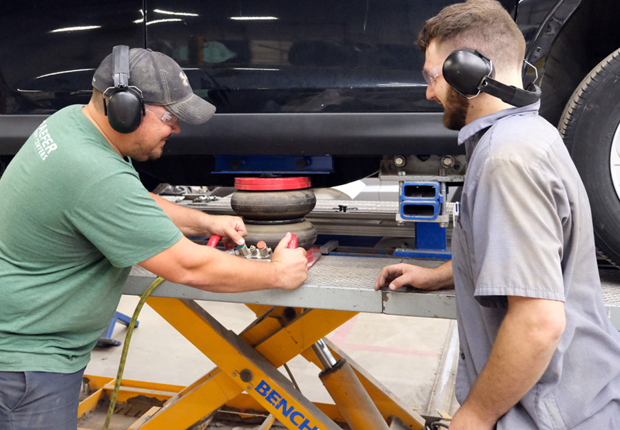 Body tech working with an apprentice